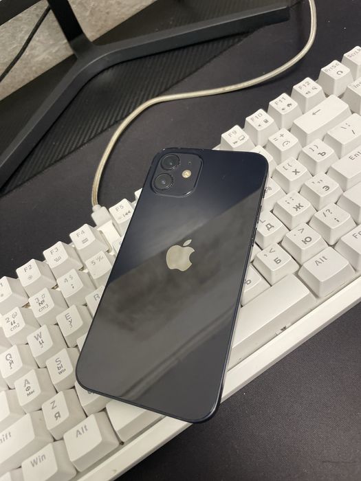 Продам Айфон 12 128гб