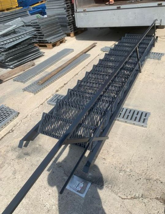 Scări metalice galvanizate la orice demisiune asiguram transport ori u