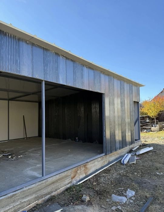 Vand garaje auto pe structura metalica