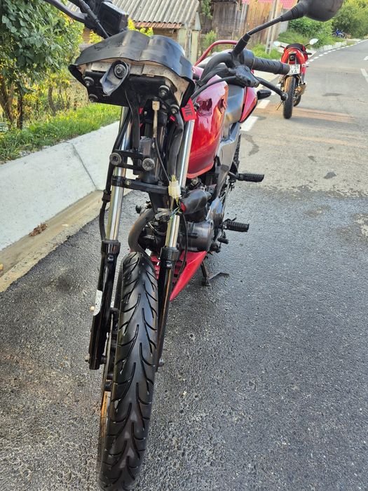 Vând motocicleta Honda cbf 125