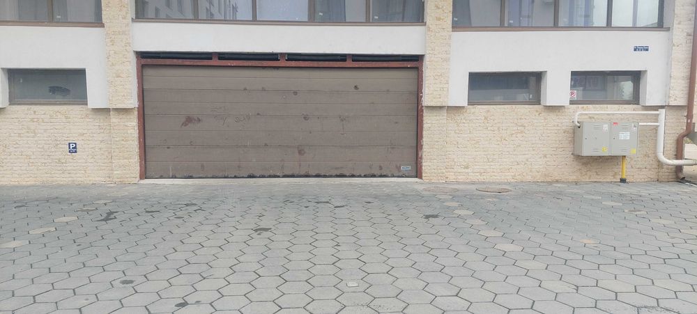 Inchiriez loc de parcare subteran, la demisolul blocului.