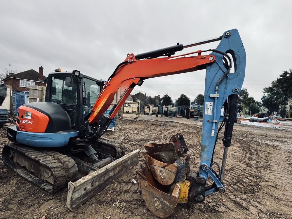De inchiria kubota kx057-4