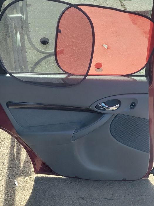 Usa ford focus 1 stanga spate 2001