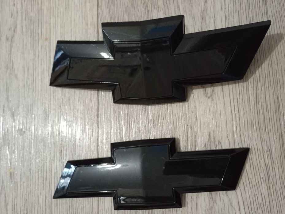 Продам эмблемы на шевролет кобальт