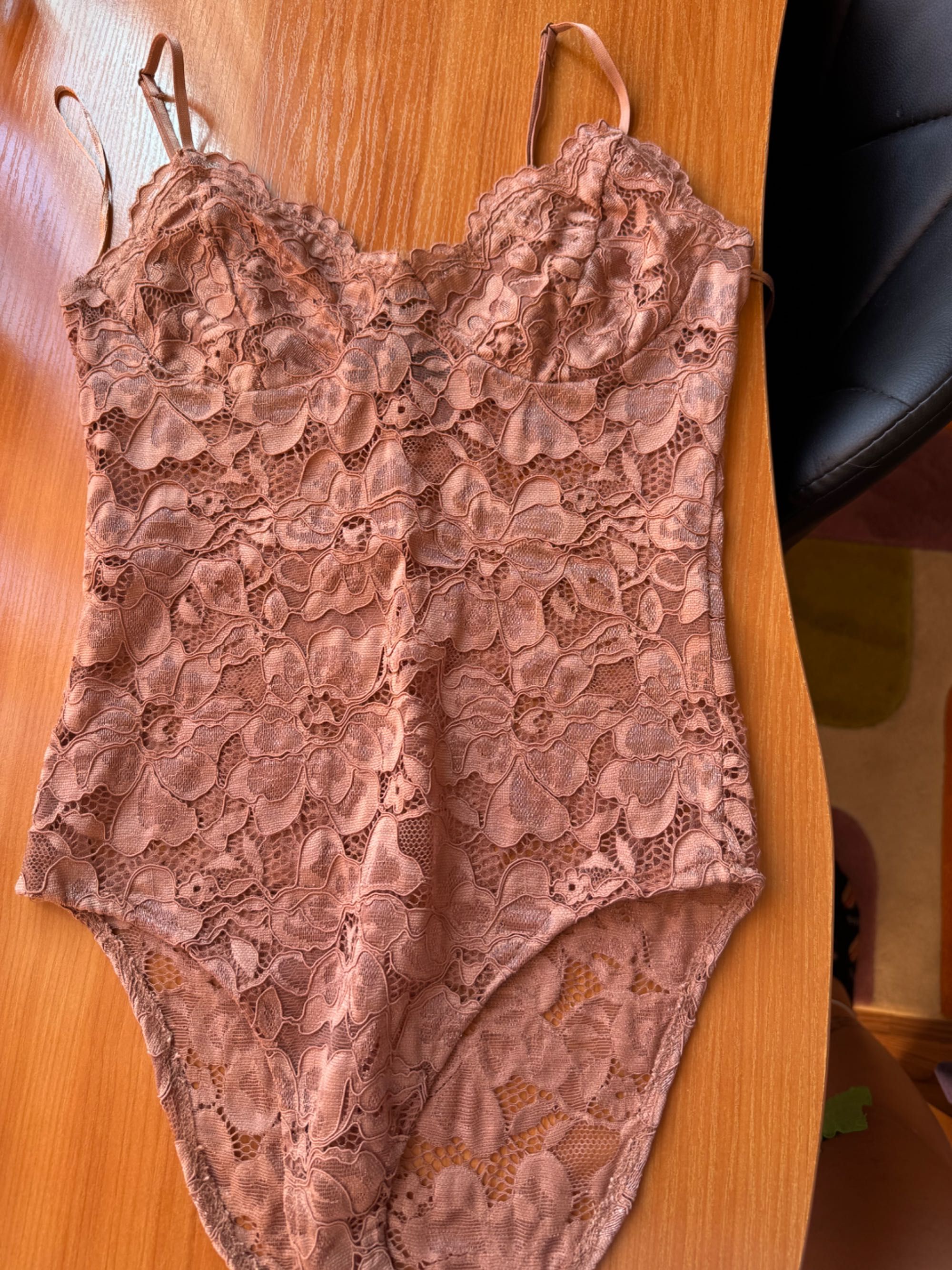 Дантелено боди zara