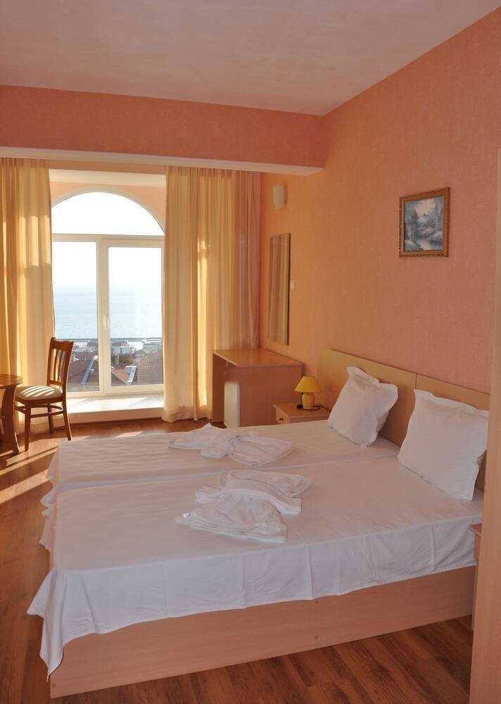 Продава се Двустаен апартамент в Свети Влас - 57 кв.м за 1193 €/кв.м - Снимка #1
