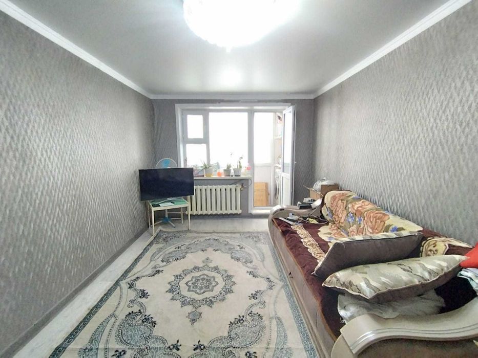 В продаже 2 комнатная  квартира, НЕ УГЛОВАЯ, 7 м-он, рядом с Корзиной