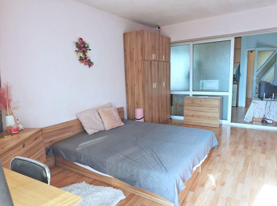 Дава се под наем Тристаен апартамент в Варна, Център - 80 кв.м за 450 € - Снимка #2