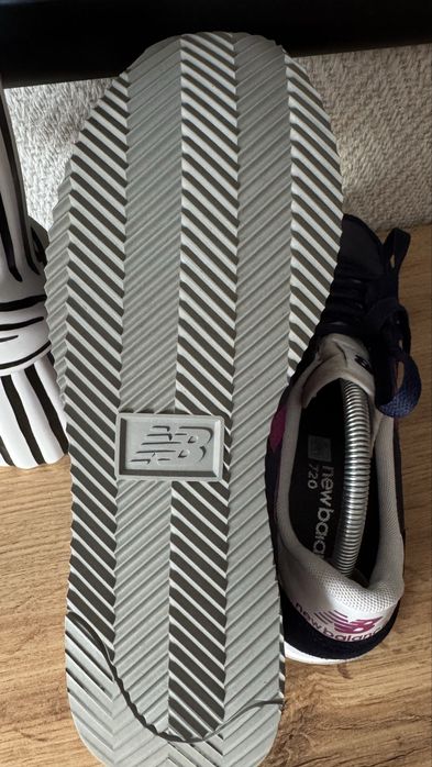 Дамски сникърси New Balnace номер 40.5