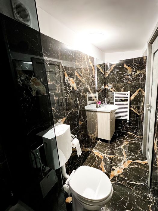 Escapada cu Jacuzzi Privat,Lumini Led și Vin, Pachet Cazare Spa Privat