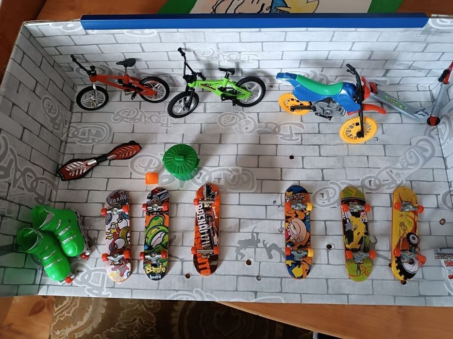 Скейт парк с фингербордами