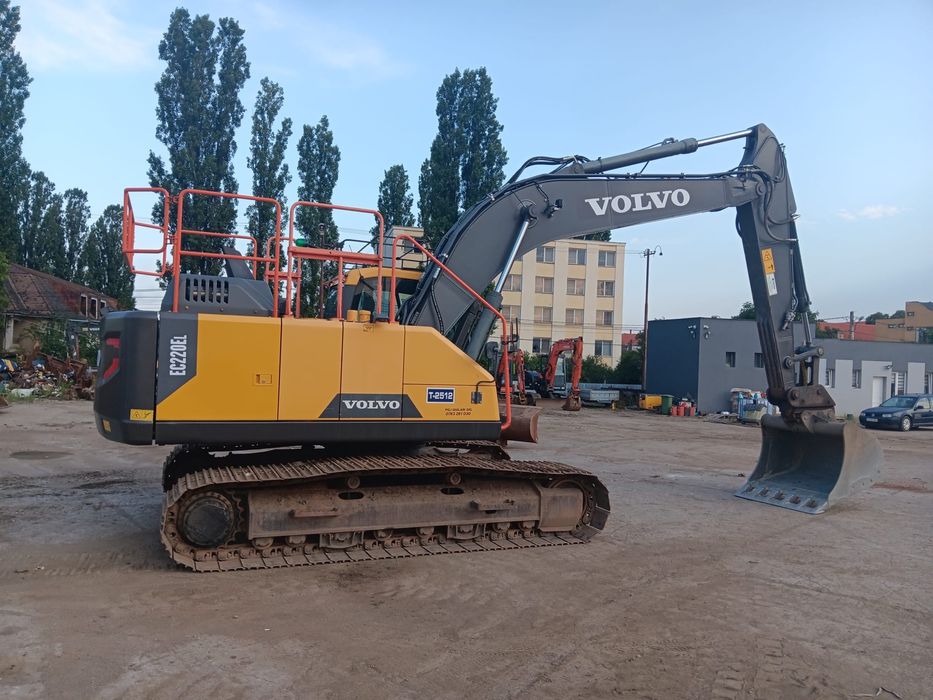 Excavator VOLVO EC 220