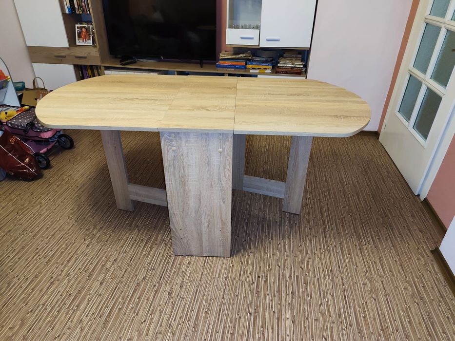 Продавам : Дървена маса