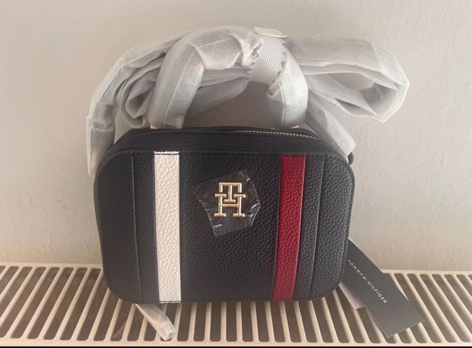 Tommy Hilfiger чанта