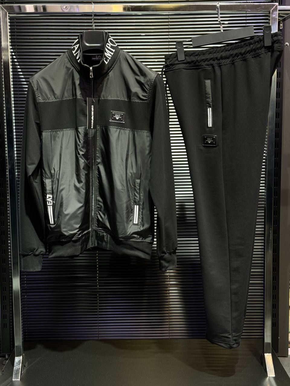 Emporio Armani екип
