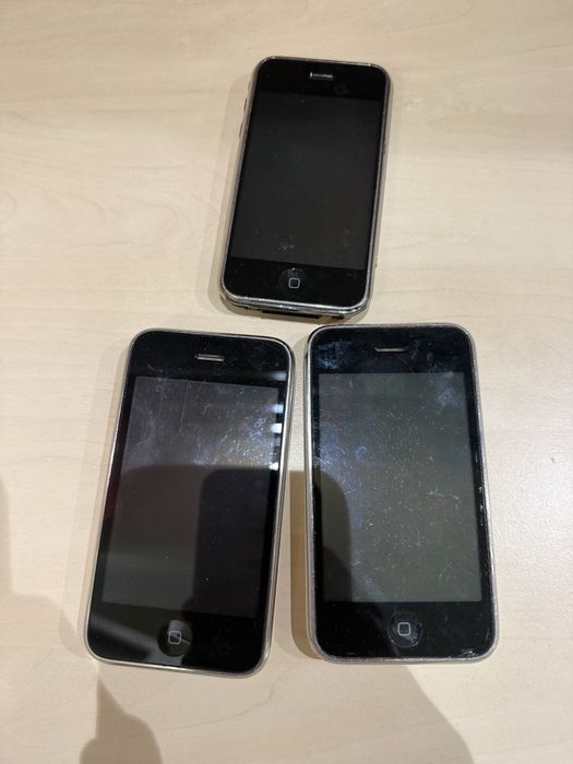 Лот Iphone -1st generation A1203+два други