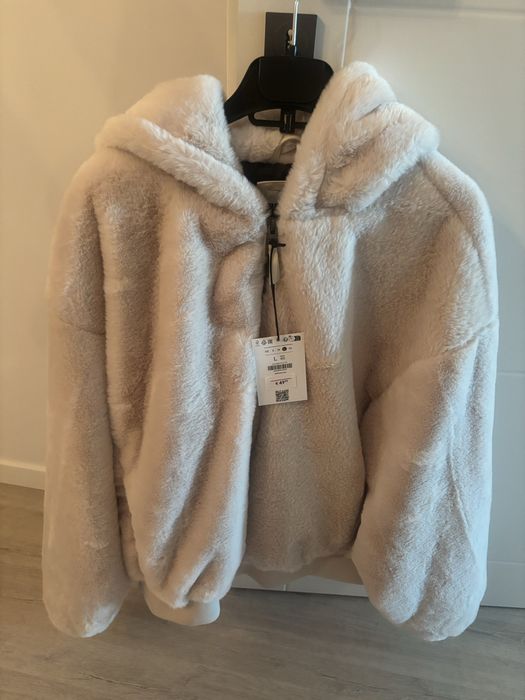 Jacheta blanita Bershka