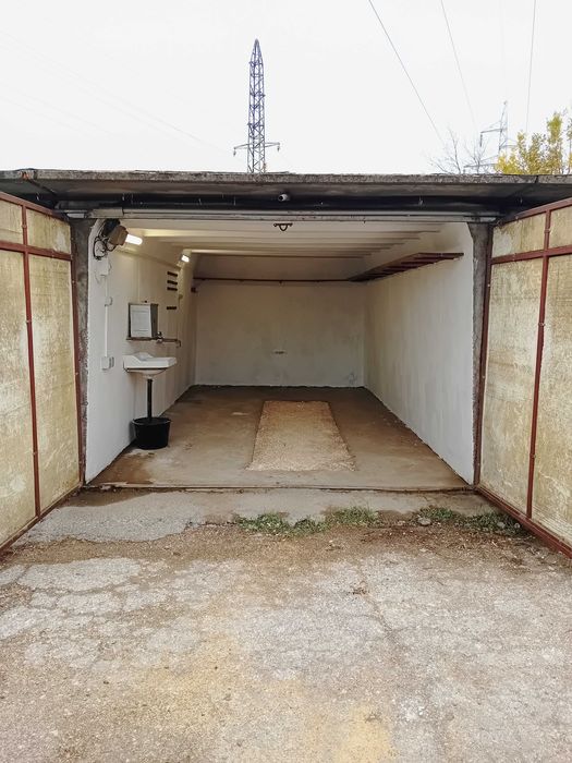 Дава се под наем Гараж / Паркомясто в Русе, Здравец - 18 кв.м за 76.5 € - Снимка #1