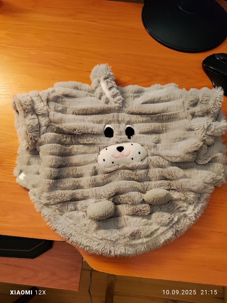 Продам кофточку для маленькой породы собак б/у. Мягкая.