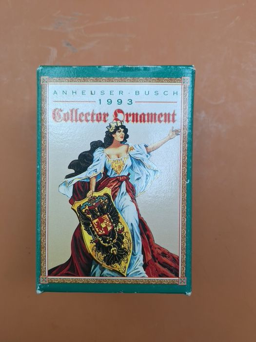 Anheuser-Busch 1993 Collector Christmas

Ornament Woman
Collector Chri