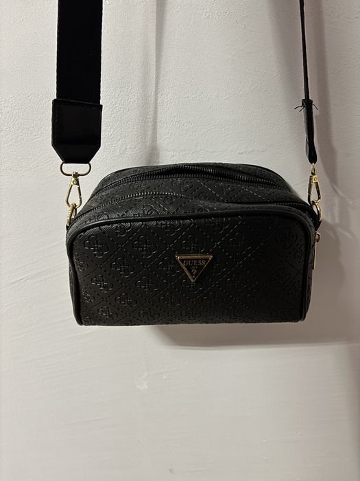 Дамска Чанта Guess