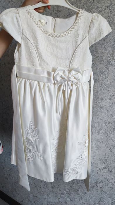 Платье на 4-5 лет