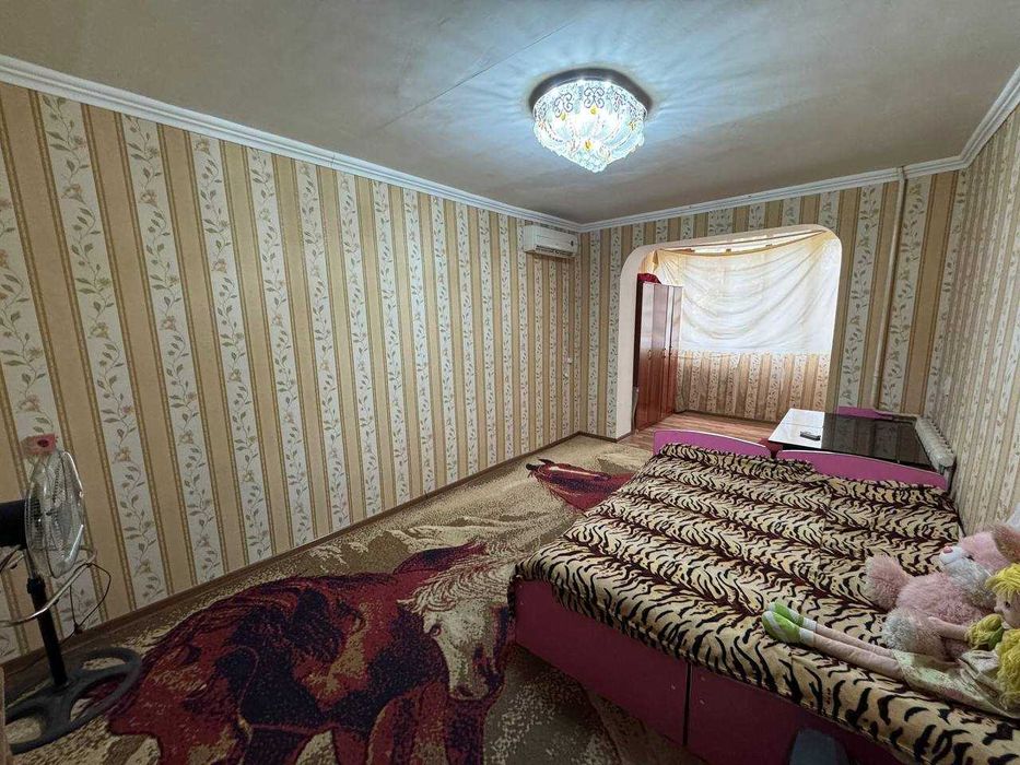 Продаётся 2х комнатная квартира в кирпичном доме в центре города