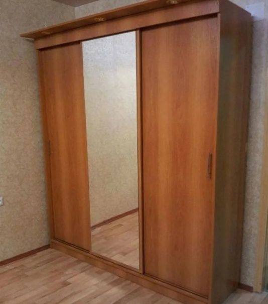 Шкаф для одежды в хорошем состоянии