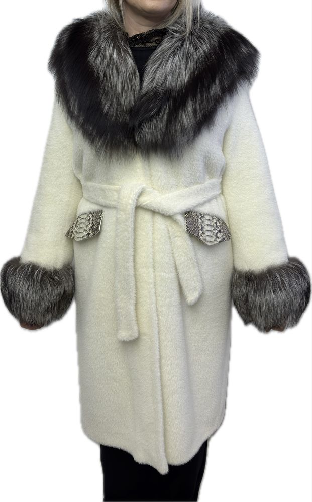 Haină din blană naturală de lama ALCANTARA