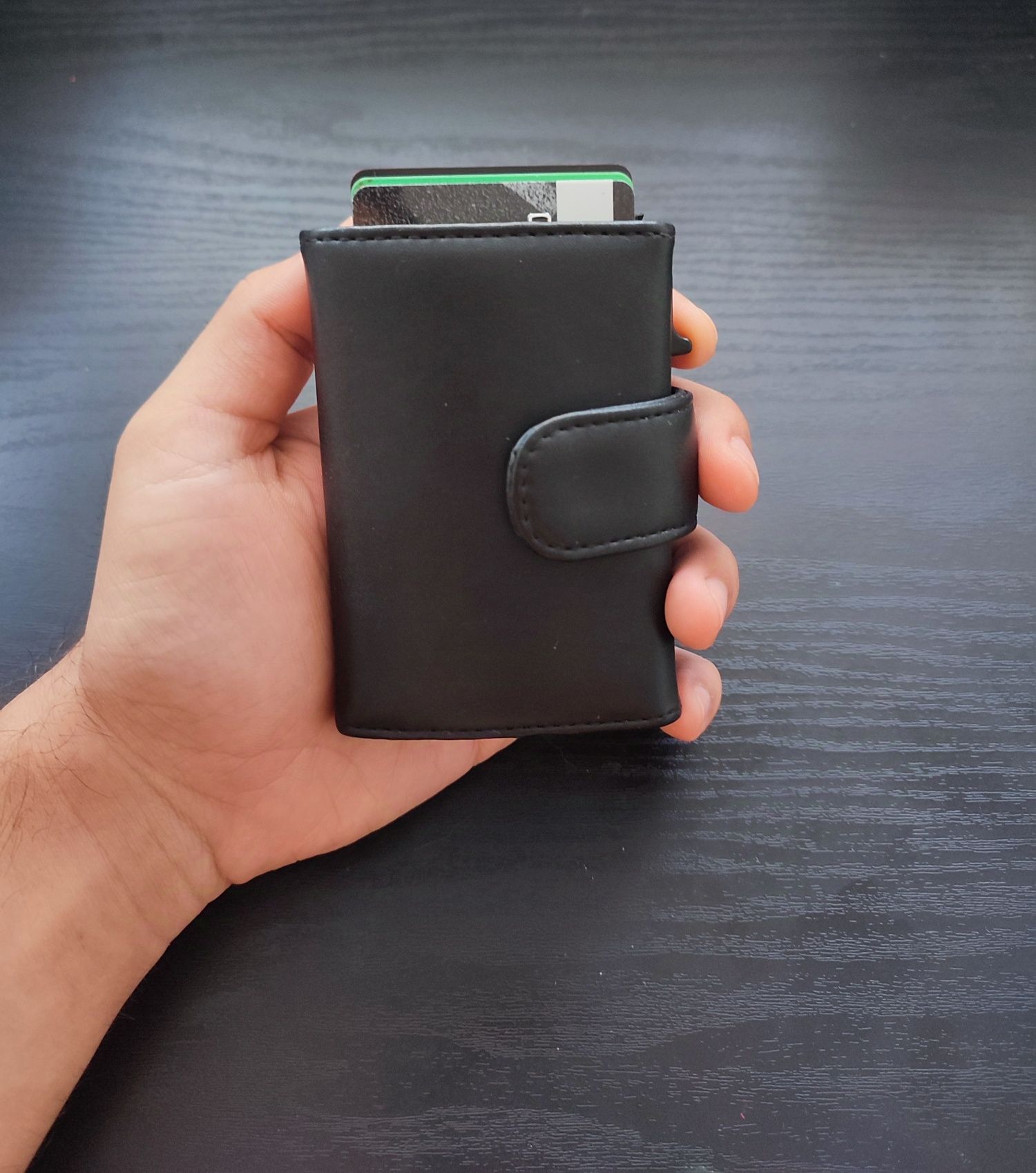 Portofel cu card holder inclus