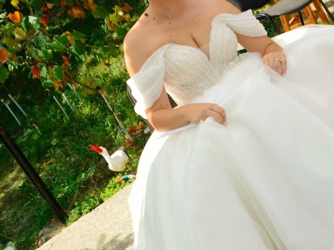 Vând rochie de mireasă