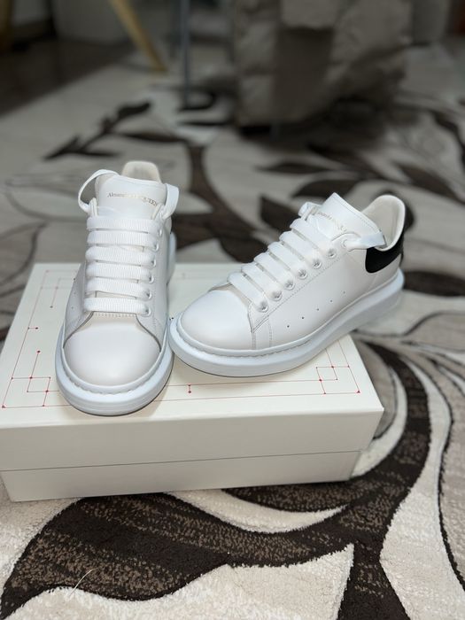 Tenesi Alexander McQueen originali