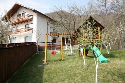 vand/schimb vila la munte Malaia