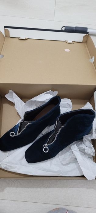 Ghete din catifea cu toc