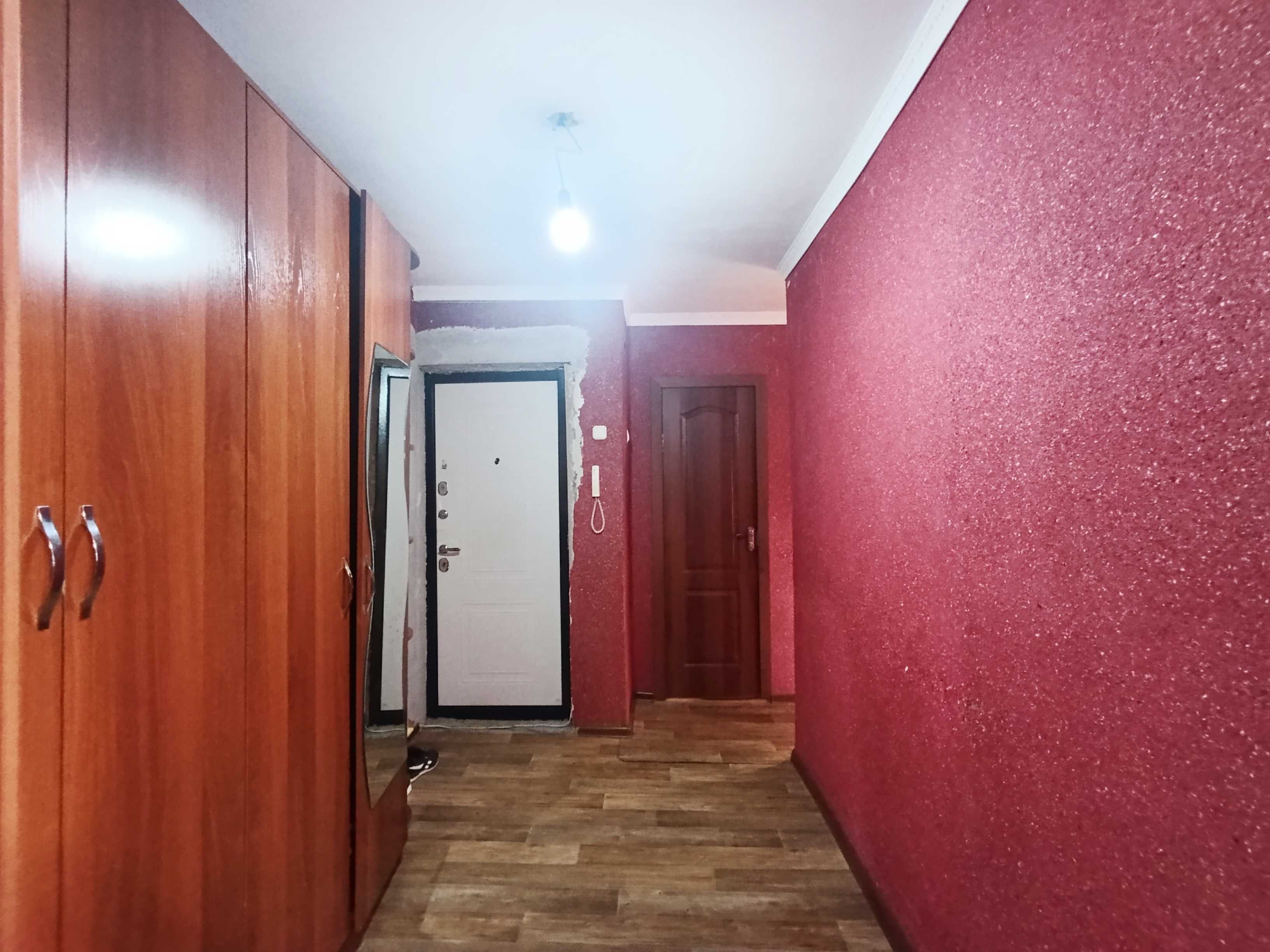 ! Продаю уютную 3-комнатную квартиру в 21 микрорайоне, Пришахтинск