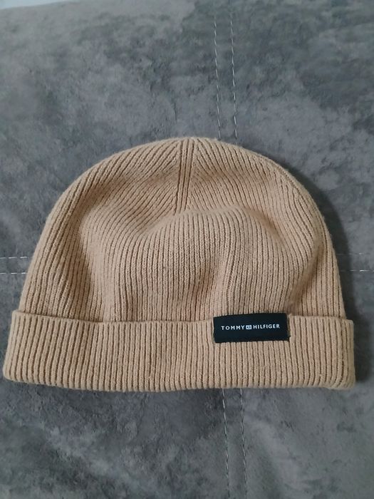 Продам шапку томми, б/у носила 2 дня, за 16 продам астана
