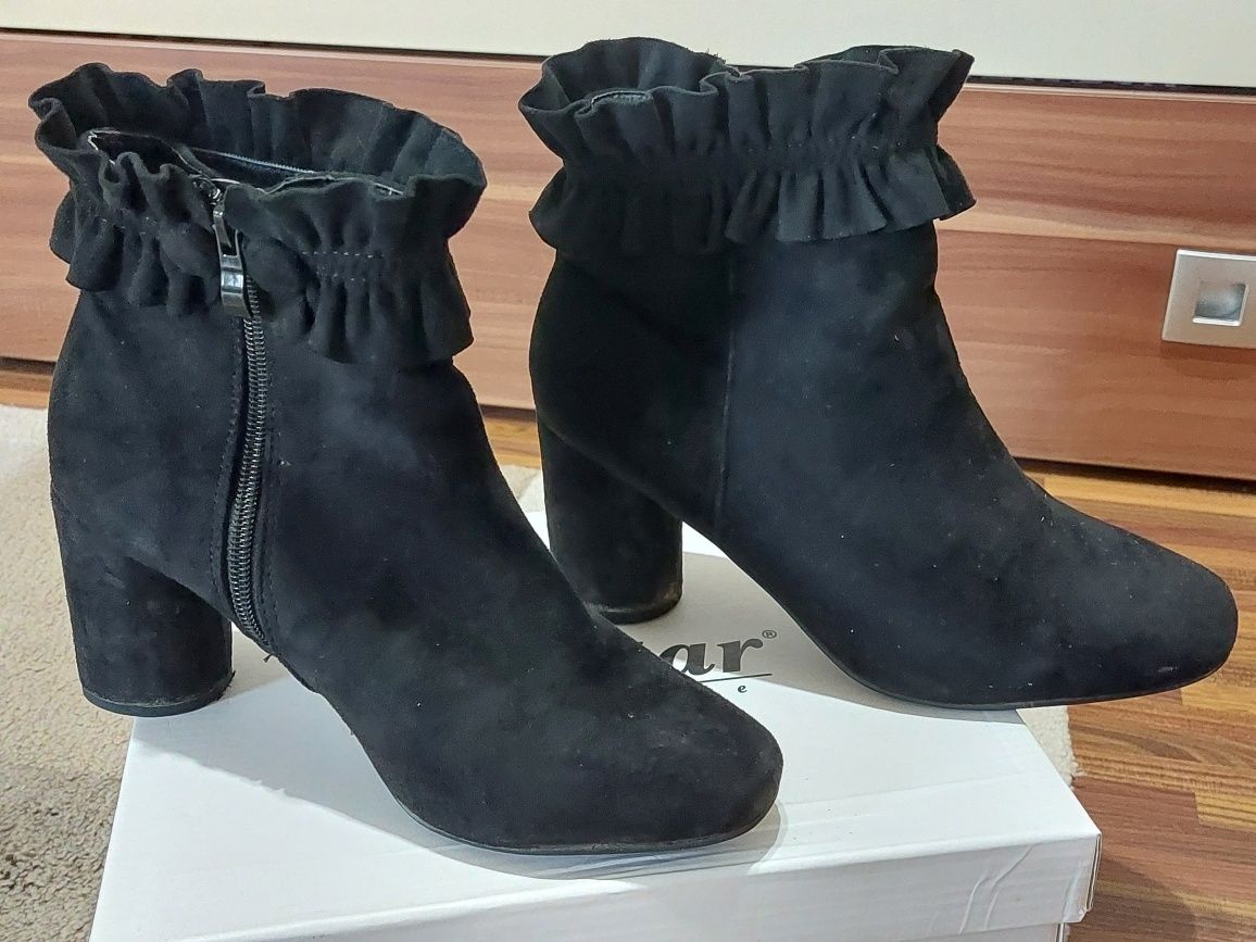 Ghete piele intoarsa negre 38