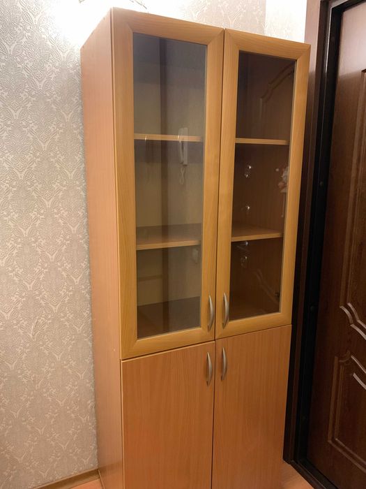 продам шкаф офисный цвет орех для книг в хорошем состоянии