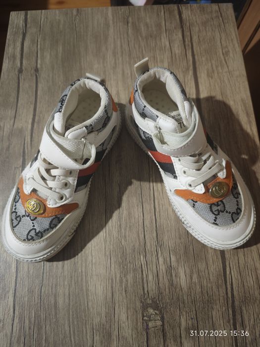 Кроссовки для девочки