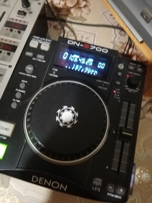 DJ Плеаеи Denon DN-S700