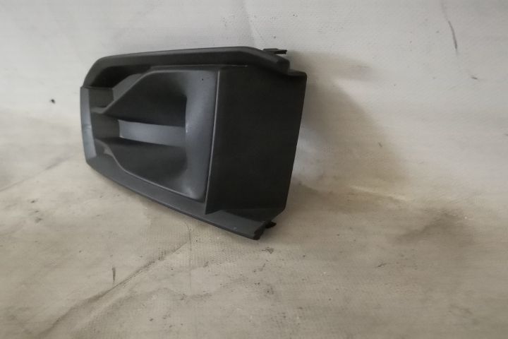 Ауди А4 / Audi A4 B9 8W0207682AR Оригинална лява решетка на проектора