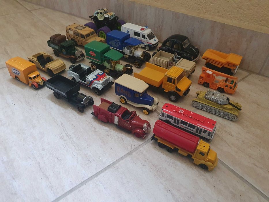 Метални колички на различни производители