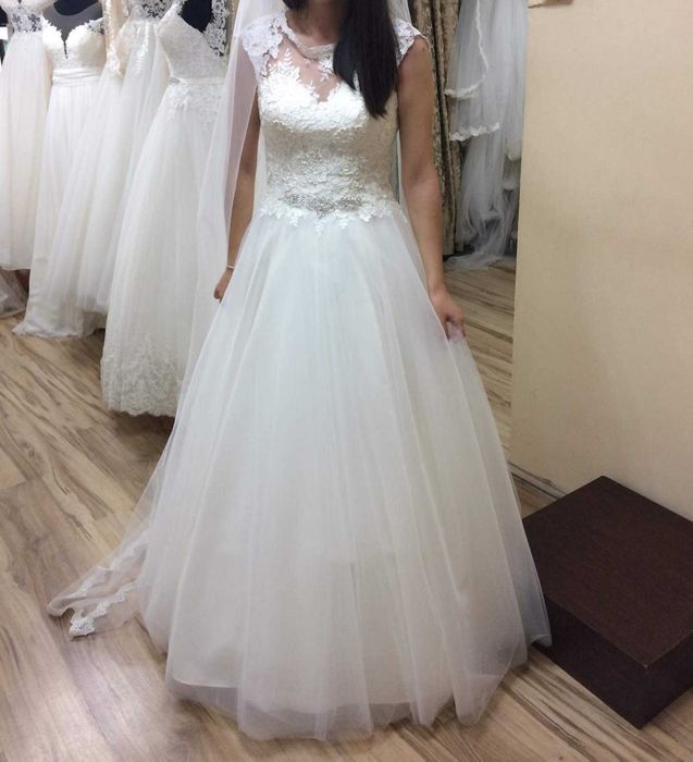Vand rochie de mireasa Imolacy. Este de culoare ivory, marimea M.