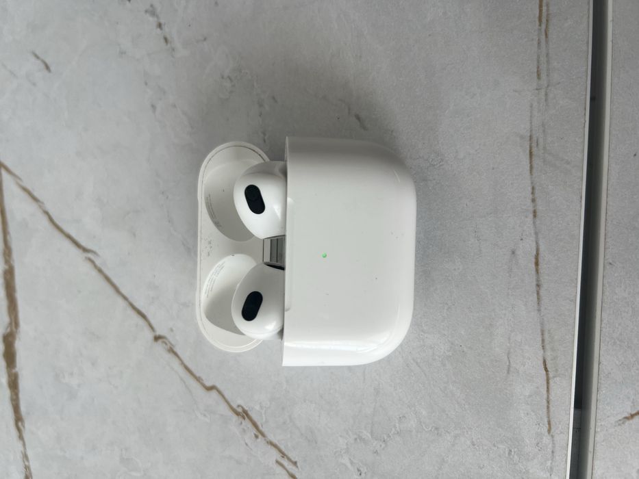Продам наушники airpods 3