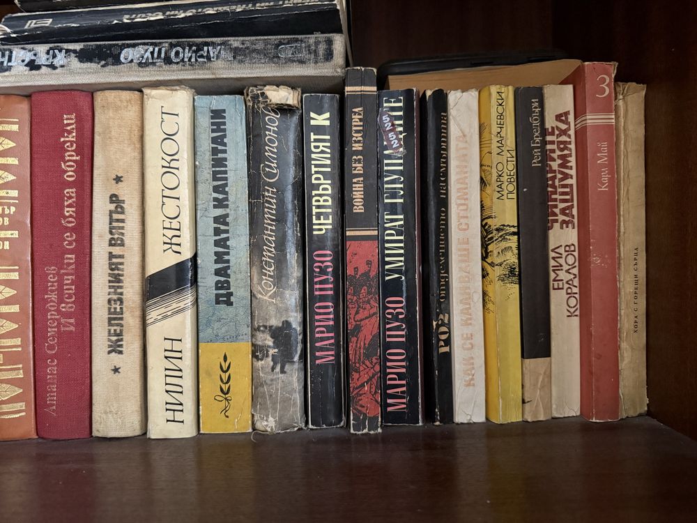 Стари книги в много добро състояние