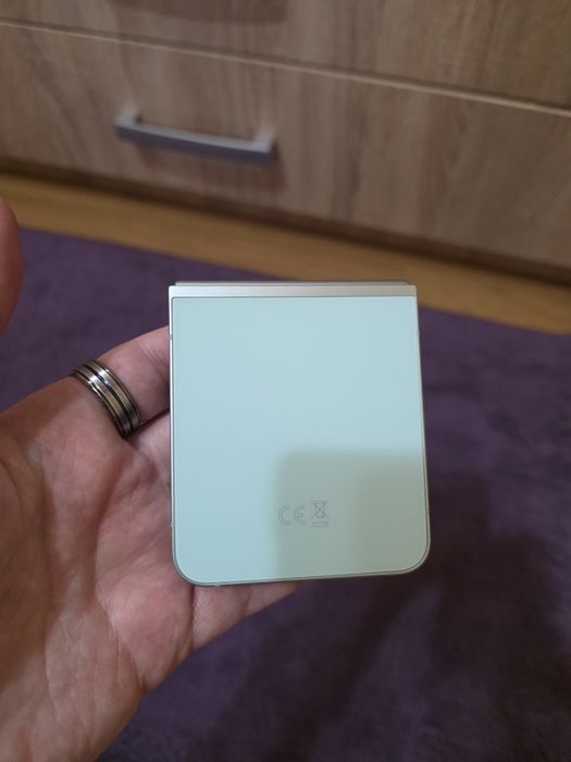 Samsung galaxy Z flip 6. 256gb, 45cicluri de încărcare.
