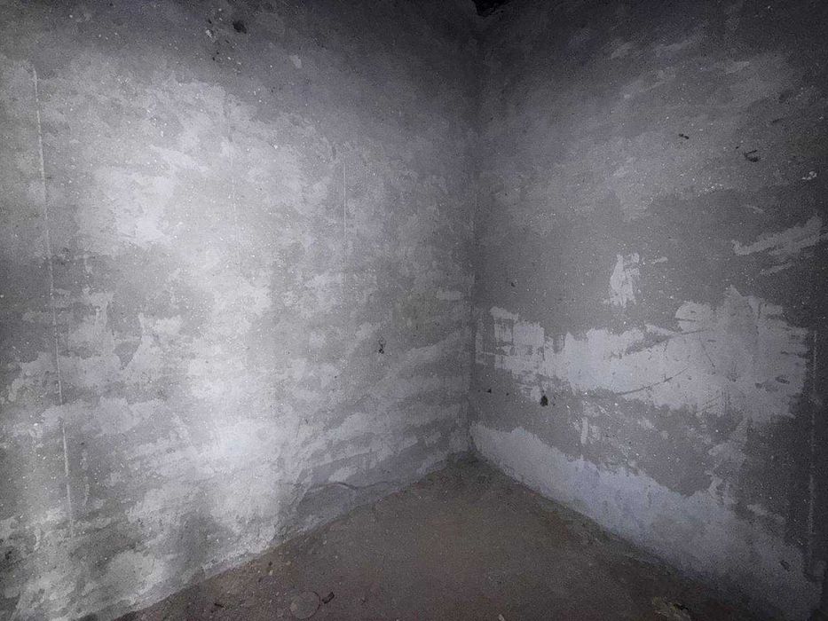 ПРОДАЁТСЯ 2х комнатная квартира в состоянии коробки в центре города