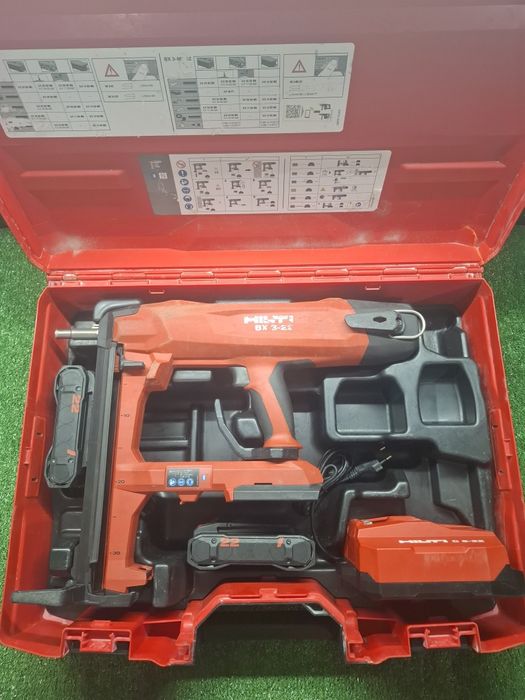 Пистолет на Hilti BX 3-22 за директен монтаж с 2 батерии по 4 ампера