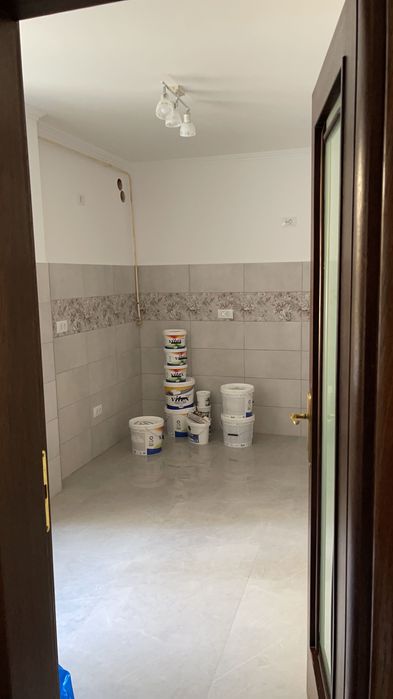 Vând apartament 4 camere etaj 1