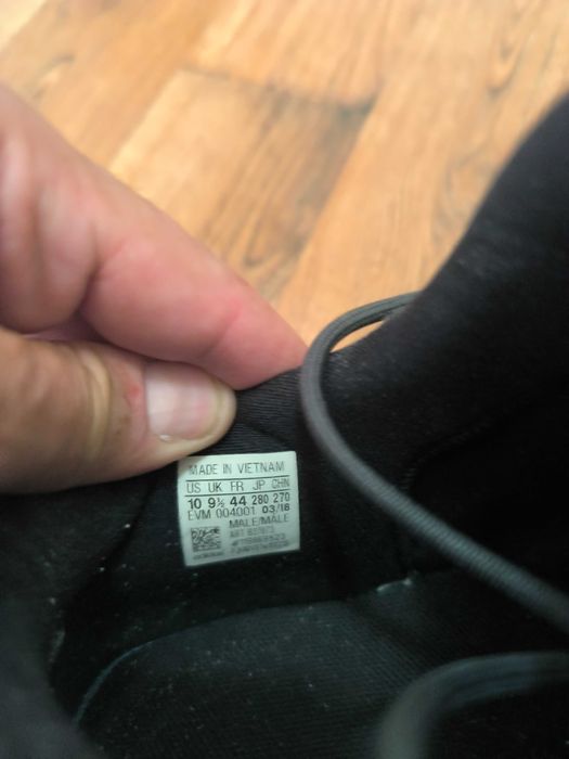 Маратонки адидас 44